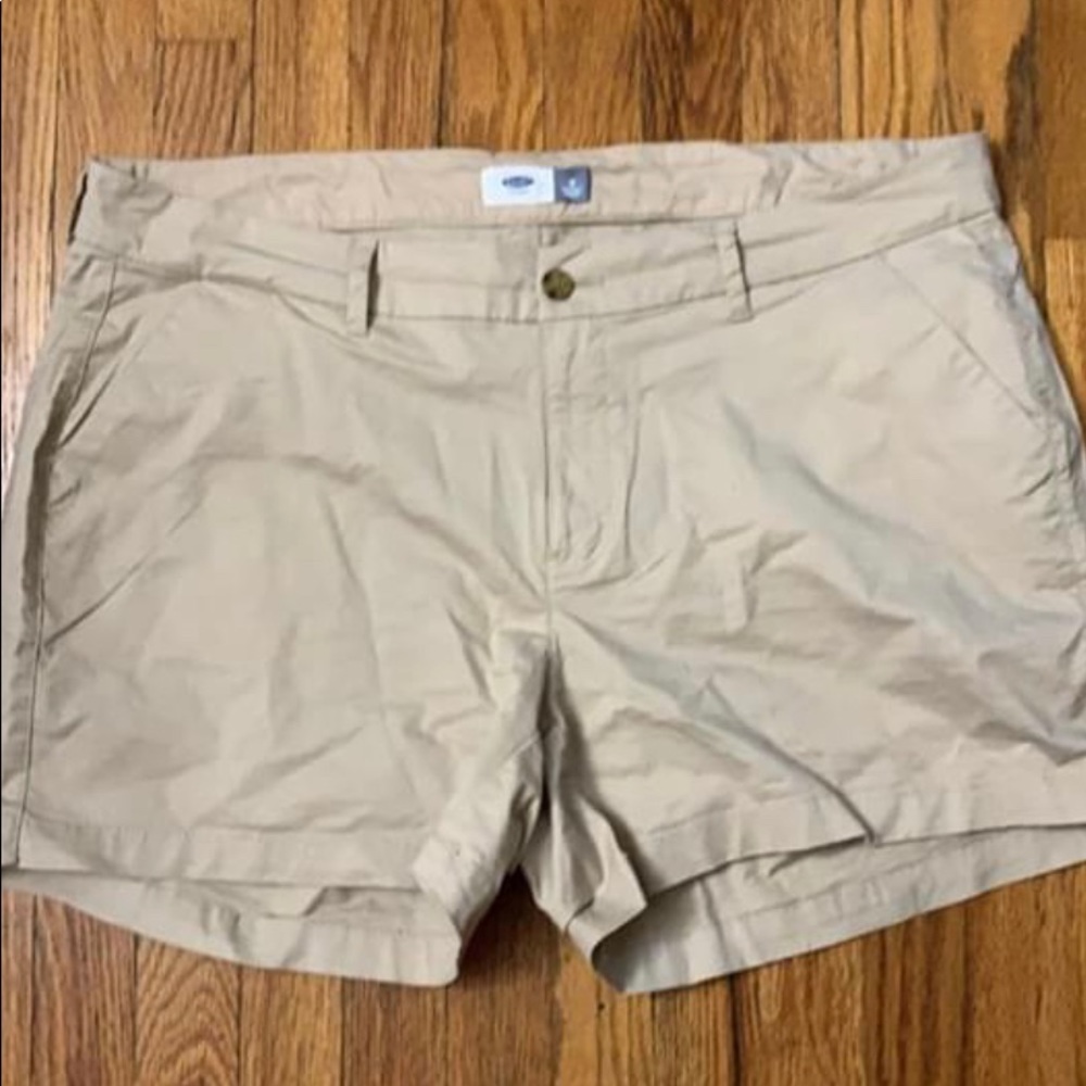 Old navy khaki shorts. Size 18. EUC